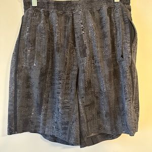 Men’s Lululemon Pacebreaker + Liner short - Black/Silver - Size Medium / 9inseam